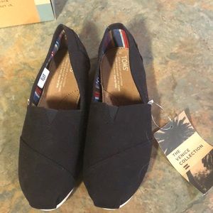 Toms classic black canvas, slip on, size 7, NWT